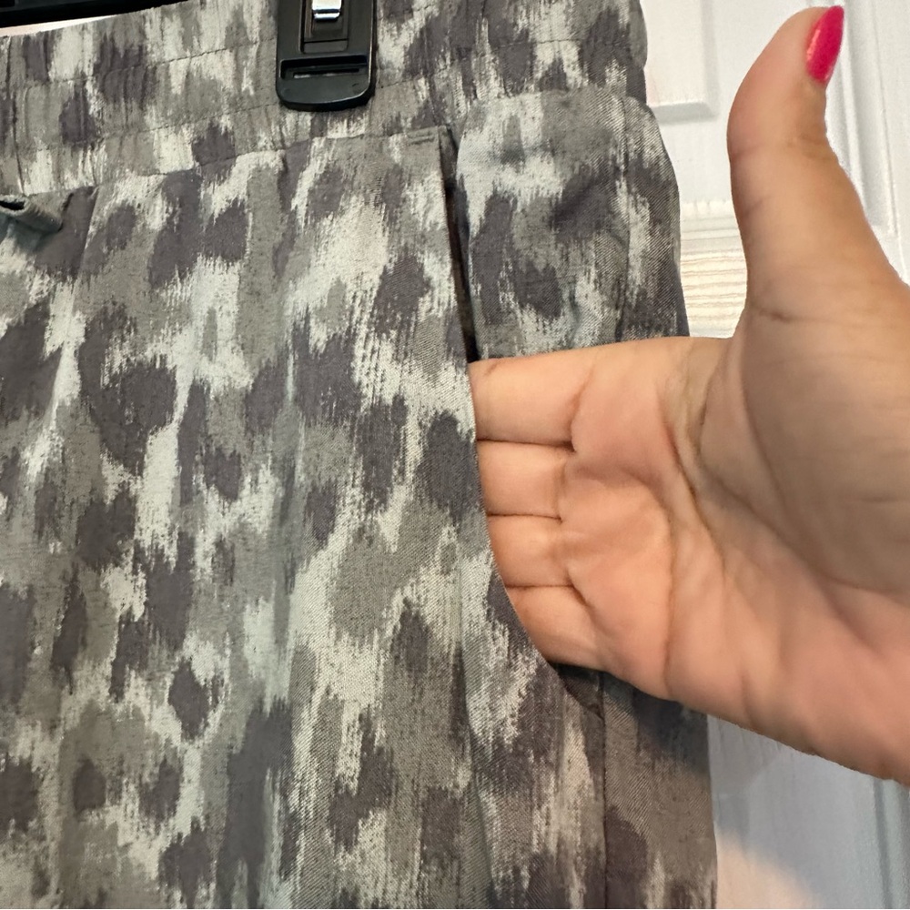🌸CLOTH & STONE* Anthropologie Animal Print Jogger Pants - Picture 5 of 10